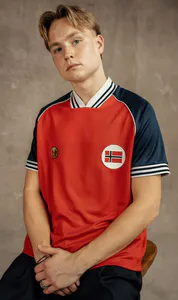 Hovedbilde NFF Retro Tee Home